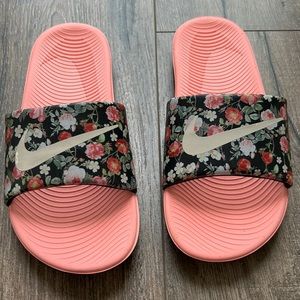 Nike Slides size 6Y